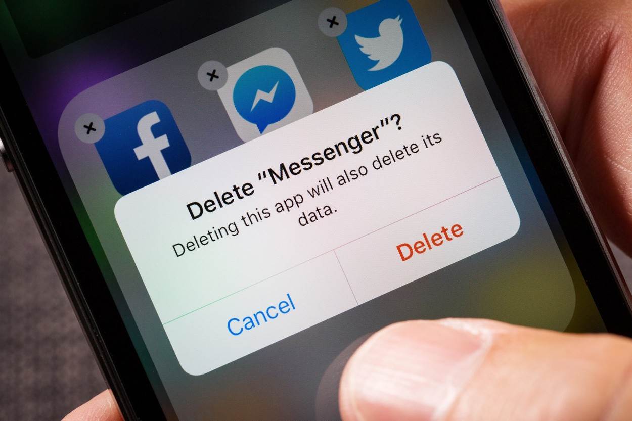 Facebook Messenger;remove messenger;removing messenger;deleting messenger;delete messenger;removing Facebook Messenger;remove Facebook Messenger;deleting Facebook Messenger;delete Facebook Messenger;delete;deleting;remove;removing;messenger;alamyunknown;NOT_EDITORIAL_ONLY 