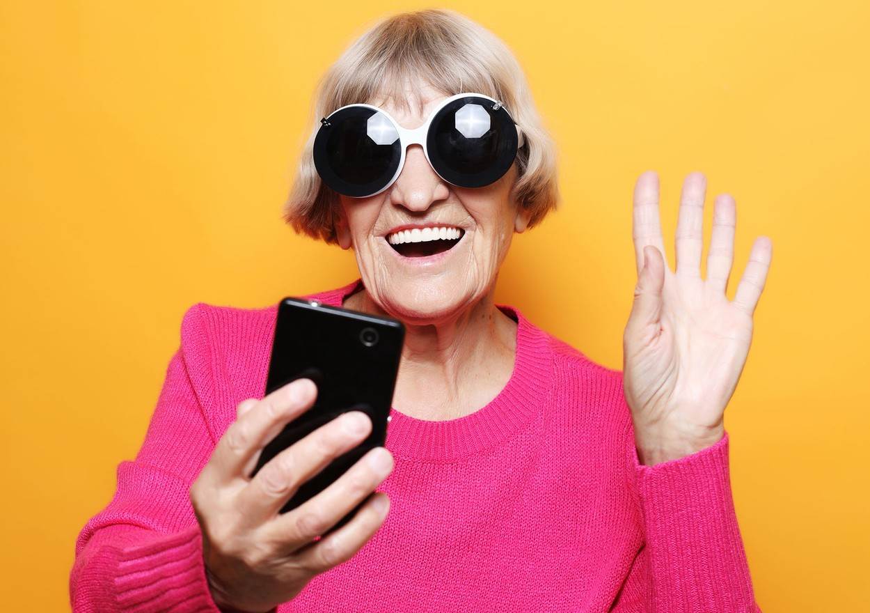  adult;aged;attractive;background;beautiful;beauty;casual;caucasian;chat;cheerful;communication;confident;elderly;face;family;fashion;female;friendly;gadget;grandma;grandmother;gray;hair;happy;healthy;lady;lifestyle;looking;mature;message;mobile;modern;mom;mother;old;one;people;person;phone;portrait;pretty;retirement;senior;smart;smile;technology;white;wife;woman 