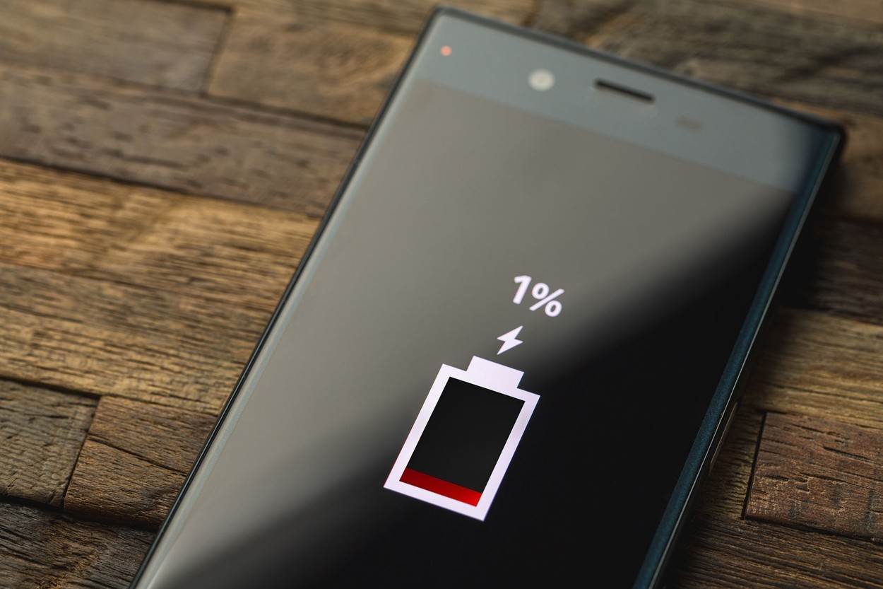  1;android;battery;battery icon;battery level;battery mark;battery warnings;black;charger broken;charging;dry batteries;electric;energy;energysaving;grain;icon;lcd;mobile;mobile phone;power;powersaving;red;reduced;remaining amount mark;save;screen;smartphone;smartphone charger;the lowbattery;the remaining one;the rest;warning;wear and tear;while charging;wood back;wood background;wood table 
