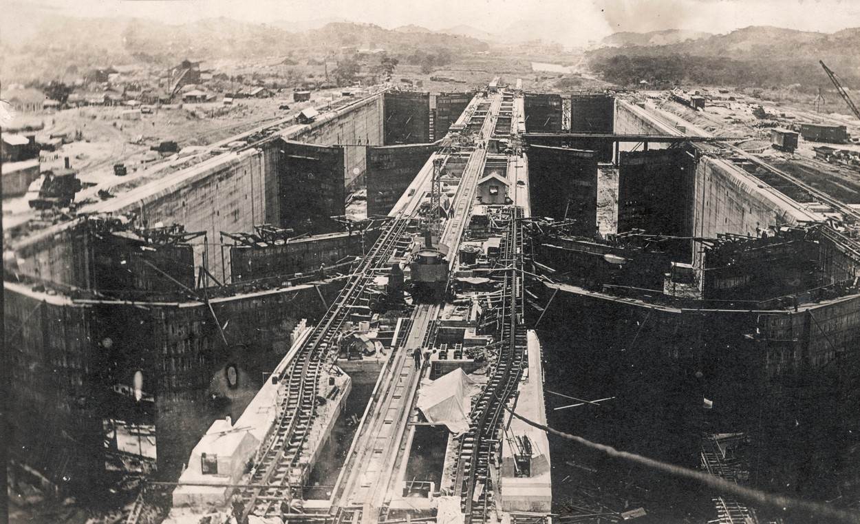  gatun;locks;c;1910;lock;Panama;canal,C. 1910 