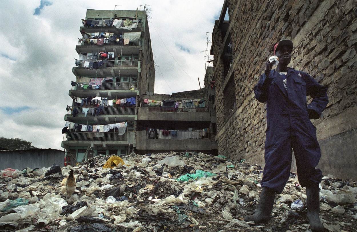  Africa Urban Housing Architecture Slums Poverty;Africa Urban Housing Architecture Slums Poverty garbage dump yard misery stink smell worker break stink stench stinking unwholesome dirty food sandwich dirty jobs occupation ghetto africa african people disgusting weird unusual jeans overall boots;NOT_EDITORIAL_ONLY 