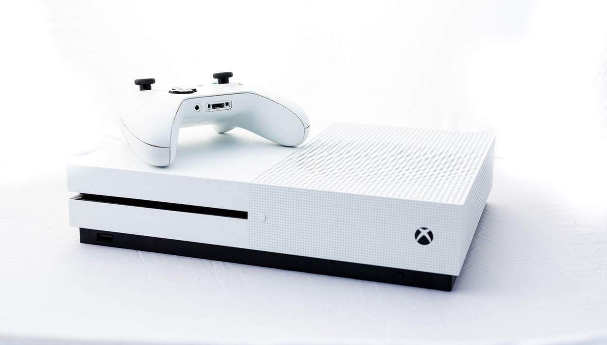  Microsoft Xbox One S 