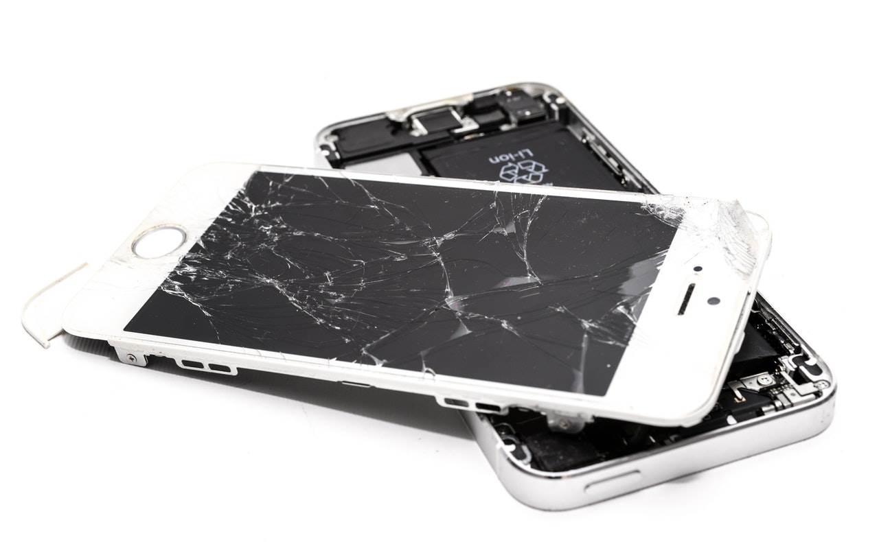  Apple iPhone razbijen (3).jpg 