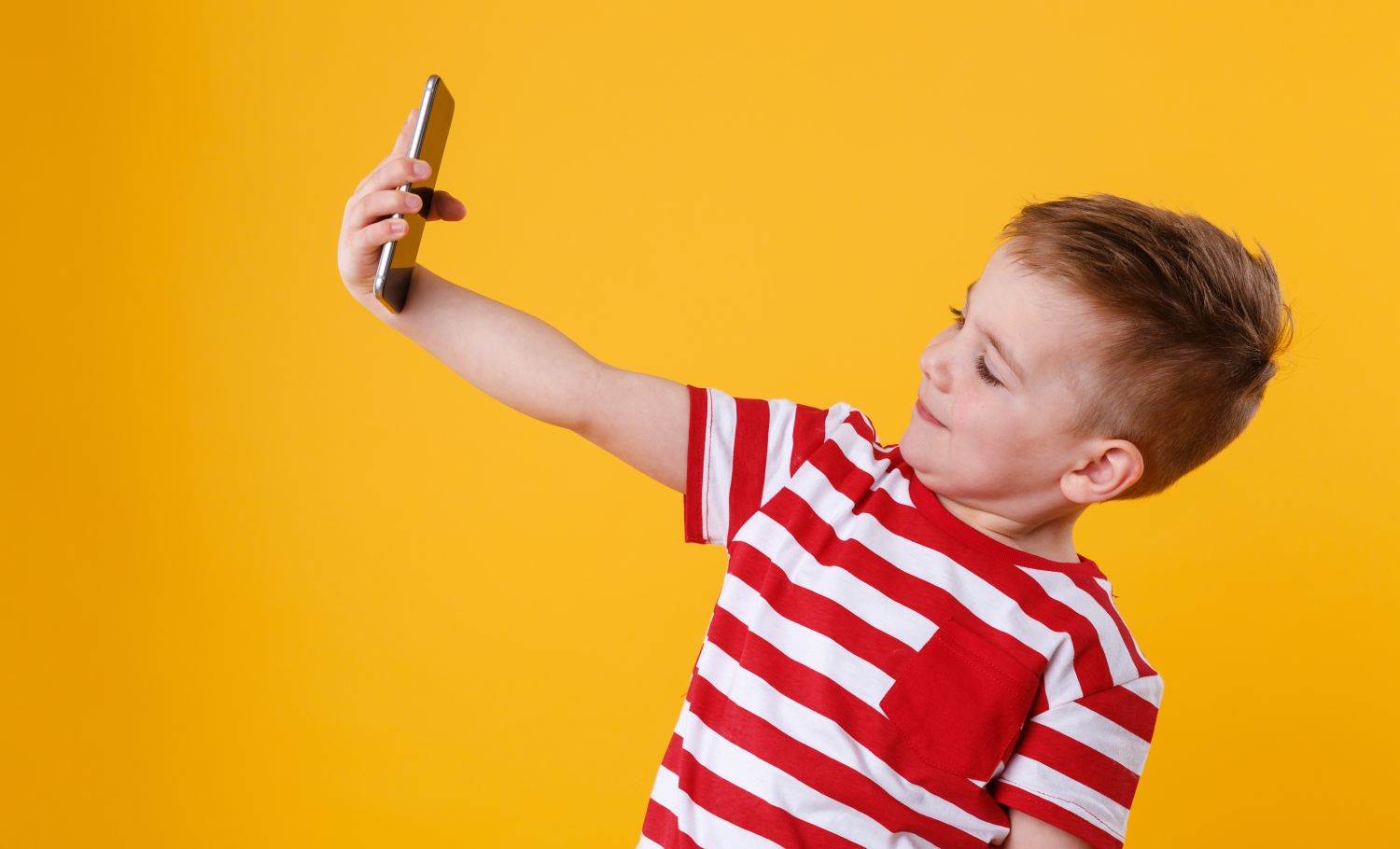  handsome,smartphone,activity,young,caucasian,kid,isolated,record 