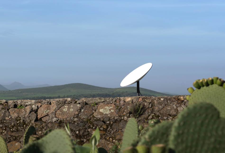  Starlink satelitska antena.jpg 