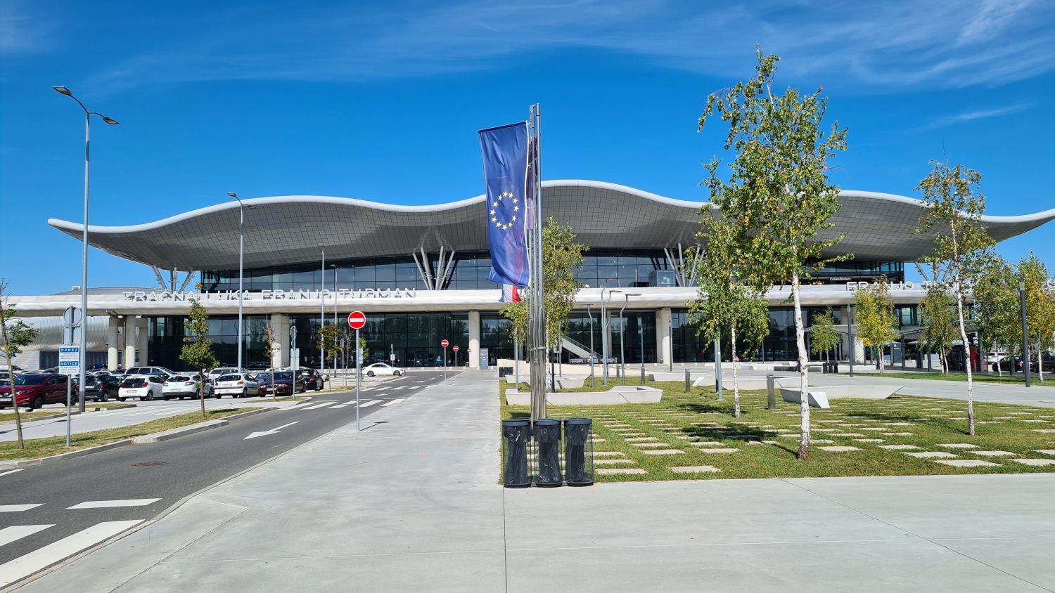  Međunarodna zračna luka Zagreb aerodrom Franjo Tuđman (2).jpg 