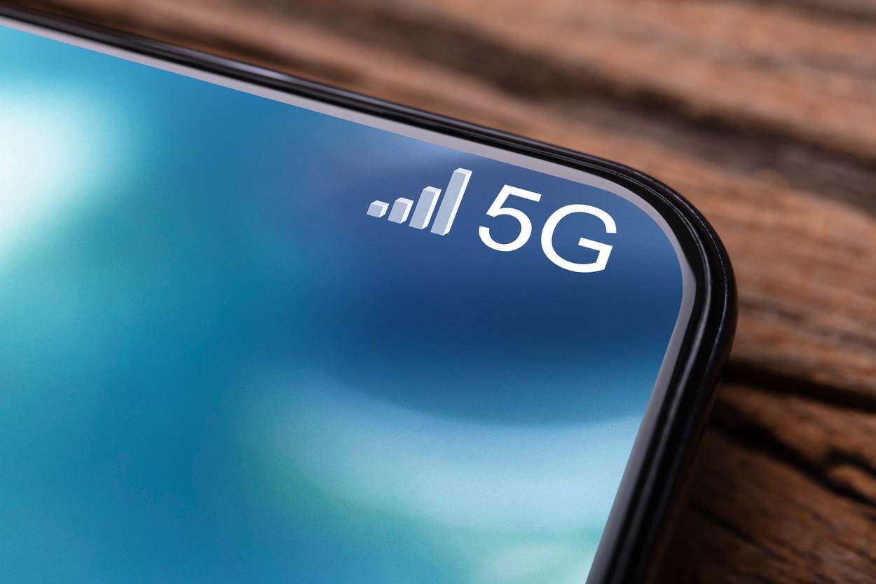  5g;mobile;internet;phone;smart;connect;network;screen;technology;smartphone;generation;business;computer;sign;digital;data;signal;web;global;background;speed;concept;icon;iot;information;modern;wireless;symbol;communication;cellular;connection;telecommunication 