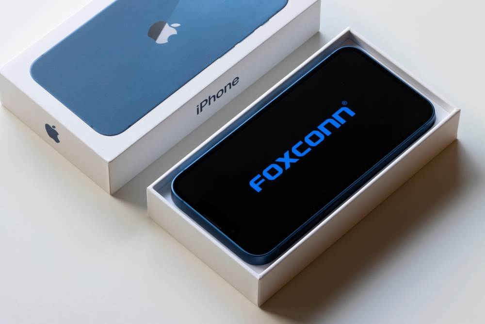  Foxconn Apple iPhone.jpg 