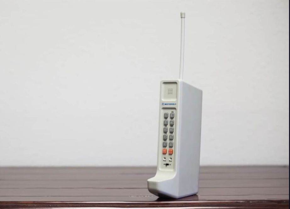  Motorola DynaTAC (1).jpg 