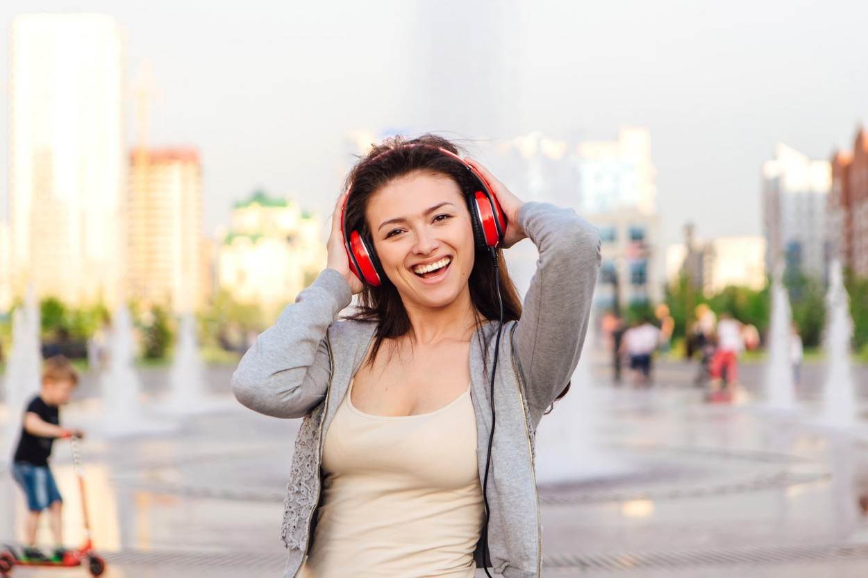  street;summer;technology;woman;young;youth;brunette;fontain;background;active;adult;attractive;audio;beautiful;beauty;caucasian;cell;cute;dance;day;emotion;environment;female;girl;green;hair;happy;headphones;joy;leisure;listen;mobile;move;music;nature;outdoor;outside;park;people;person;phone;portrait;pretty;radio;relaxation;satisfaction;smile;sound;spring;streaming;alamyunknown;NOT_EDITORIAL_ONLY;393285759 