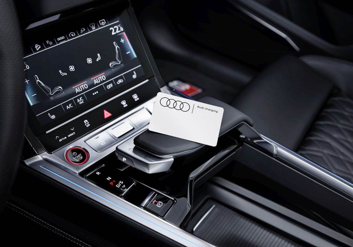  Audi charging (2).jpg 
