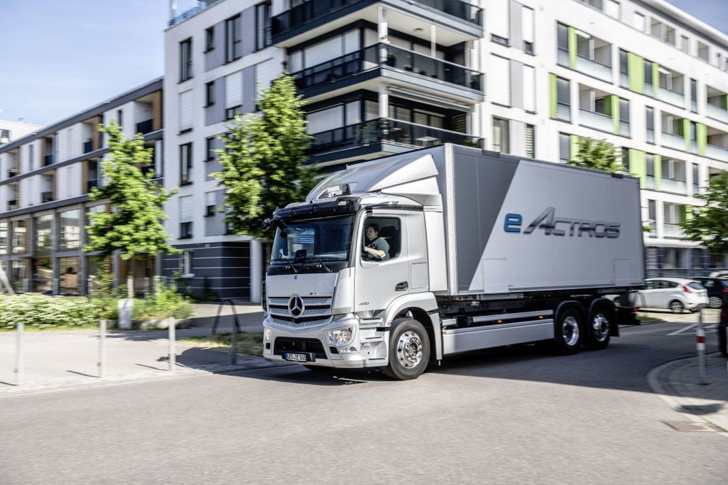  World premiere of the new eActros;Daimler Trucks;A new truck for a new era: Mercedes-Benz eActros celebrates its ;Daimler Global MediaSite;06 - 2021;World Premiere of the Mercedes-Benz eActros 2021;eActros;Trucks;Mercedes-Benz;MediaSite;Brands & Products;Events;Press Kits sorted by years;Press Releases sorted by years;2021 