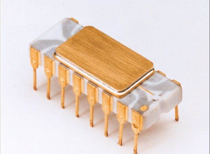  Intel 4004 chip.jpg 