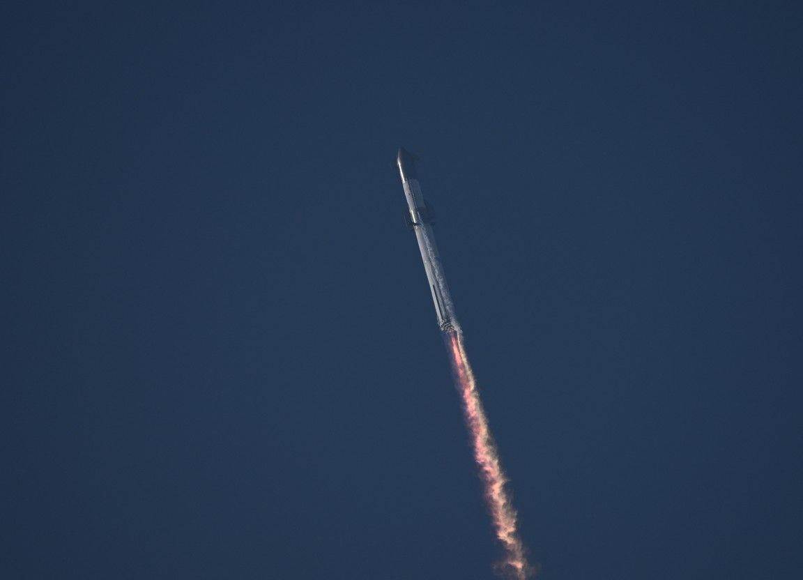  SpaceX raketa.jpg 