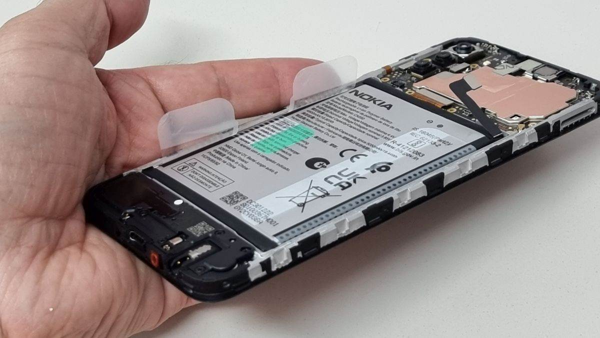  Nokia G22 iFixit popravak zamjena baterije (12).jpg 