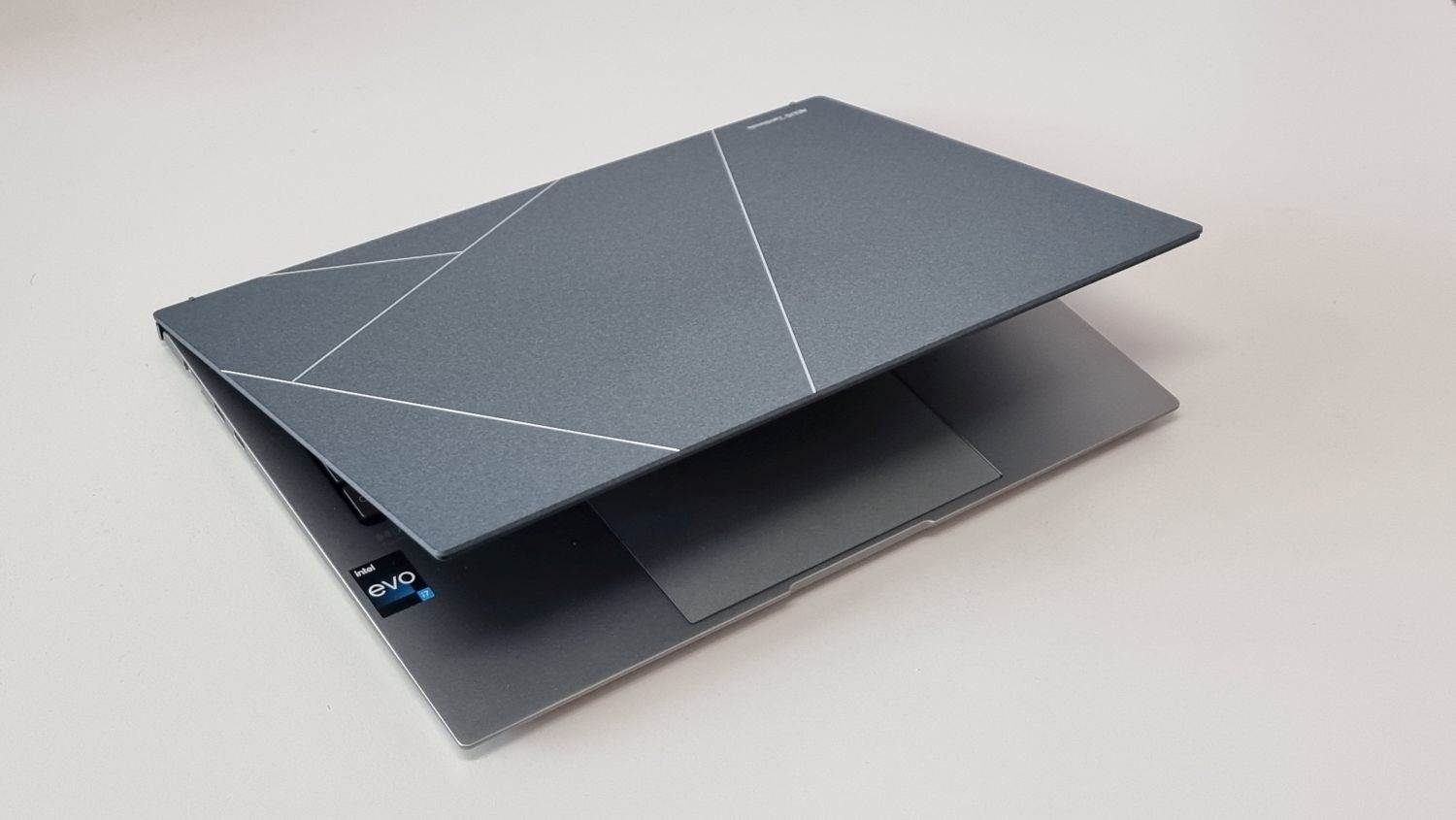  Asus Zenbook S 13 OLED UX5304 (25).jpg 
