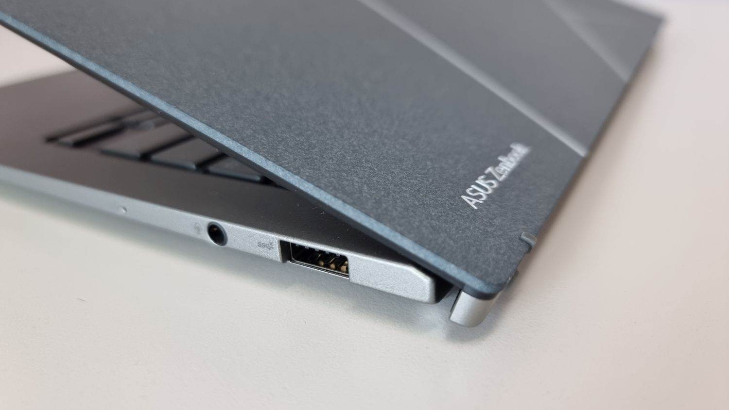  Asus Zenbook S 13 OLED UX5304 (28).jpg 