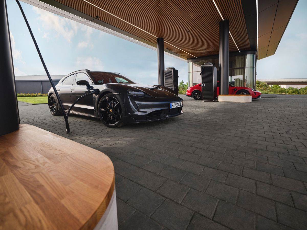  Porsche Charging Lounge (4).jpg 