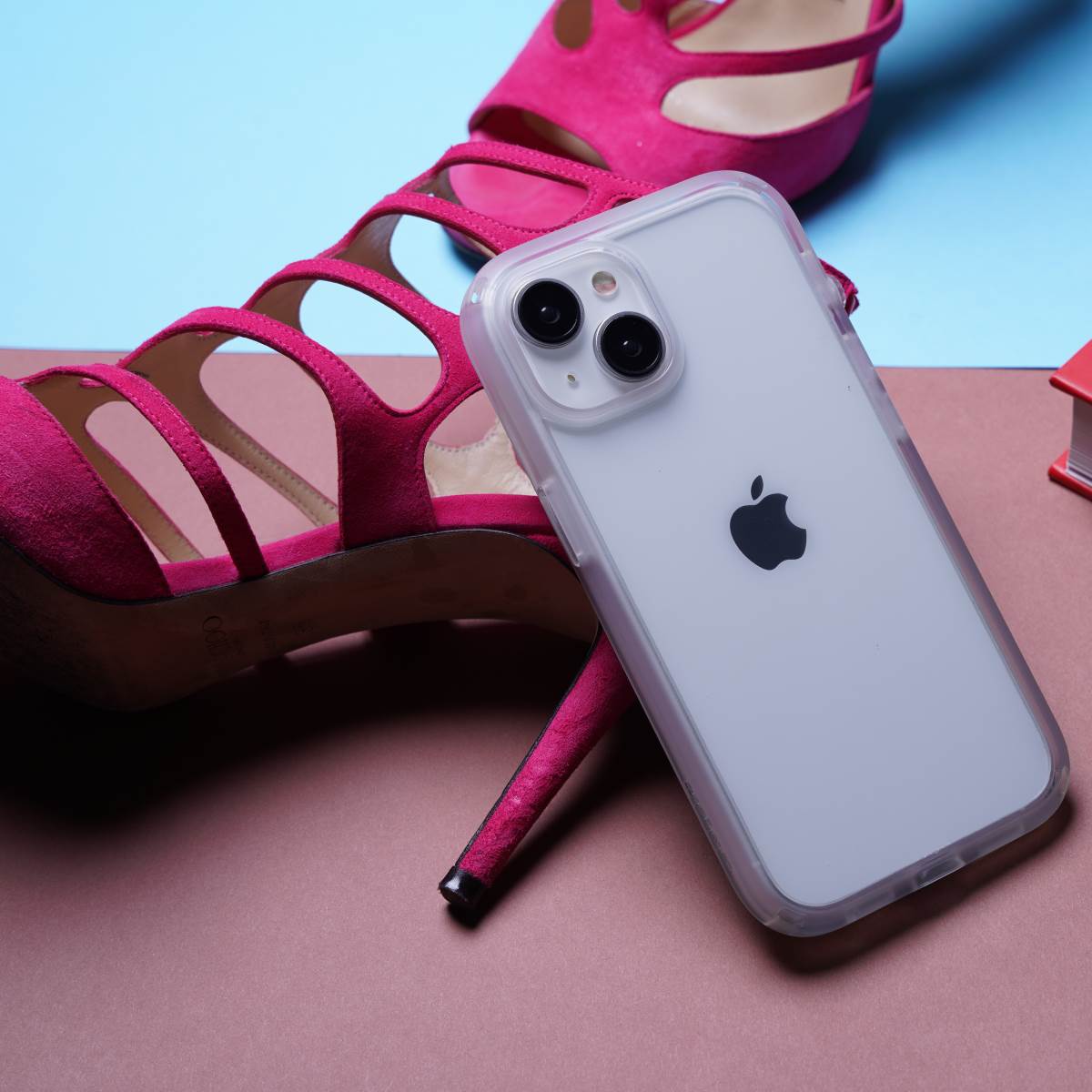  Catalyst-iPhone-15-protective-stylish-drop-proof-iphone-cases-with-hot-pink-Jimmy-Choo-sandals.jpg 