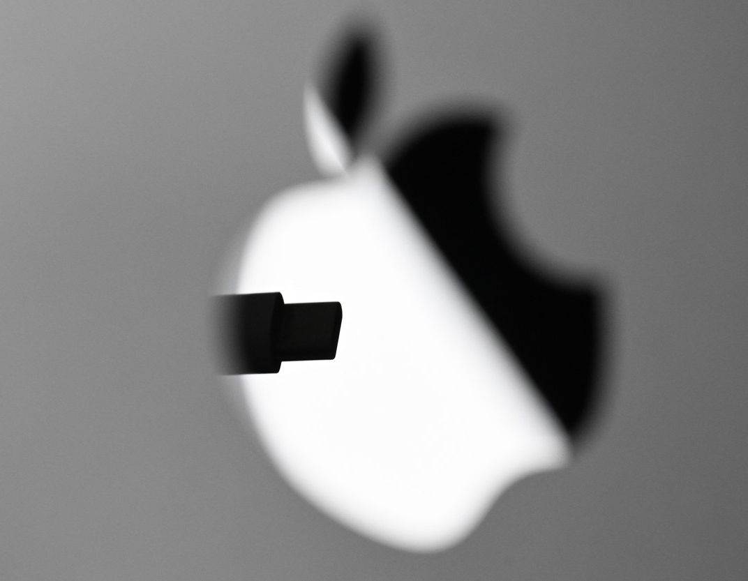  Apple logo punjenje USB-C kabel.jpg 
