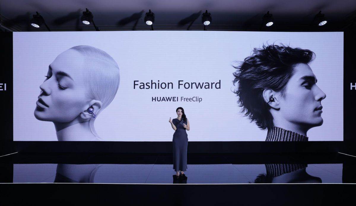  Huawei FreeClip Fashion Forward Fara on stage Huawei Dubai.jpg 