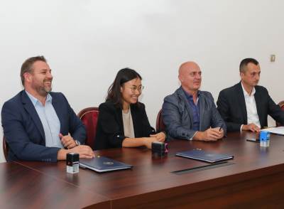 Huawei Potpisivanje memoranduma Osijek 2.jpg 