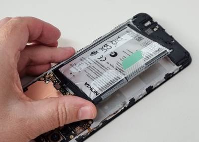 Nokia G22 iFixit popravak zamjena baterije (13).jpg 